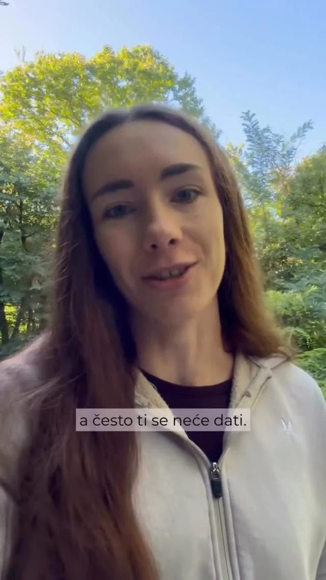 Jednom kad čvrsto poznaješ vrijednost koju tebi (osobno) trening donosi, lakše ćeš održati kontinuitet i uvijek ćeš se rado vraćati treningu.

Između ostalog, lakše ćeš ga odrađivati kad ti se ne da, a često ti se neće dati. 🫣

I to je skroz normalno.
I ja rijetko idem na trening puna volje i entuzijazma, ali svejedno odem i odradim ga.
Moja je motivacija dublja i ne blijedi ovisno o raspoloženju.

Jesi li ju spremna upoznati? 🙌

————————————
#𝘮𝘪𝘯𝘥𝘪𝘴𝘵𝘩𝘦𝘭𝘪𝘮𝘪𝘵 #𝘧𝘪𝘵𝘯𝘦𝘴𝘴 #𝘻𝘥𝘳𝘢𝘷𝘭𝘫𝘦 #𝘪𝘯𝘥𝘪𝘷𝘪𝘥𝘶𝘢𝘭𝘯𝘪𝘵𝘳𝘦𝘯𝘪𝘯𝘨 #𝘰𝘯𝘭𝘪𝘯𝘦𝘵𝘳𝘦𝘯𝘪𝘯𝘨 #𝘚𝘯𝘢𝘻𝘯𝘪𝘫𝘢𝘑𝘢 #𝘻𝘥𝘳𝘢𝘷𝘢𝘱𝘳𝘦𝘩𝘳𝘢𝘯𝘢 #𝘣𝘢𝘭𝘢𝘯𝘴